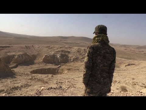 بالفيديو مقبرة جماعية مرعبة في الخسفة جنوب الموصل