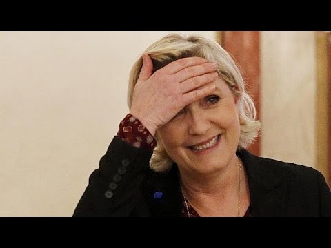 شاهد البرلمان الأوروبي يرفع الحصانة عن مارين لوبان