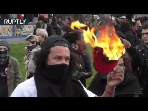 بالفيديو  اشتباكات بين مؤيدي ومعارضي الرئيس الأميركي في كاليفورنيا