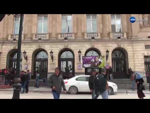 بالفيديو  سلالم المسرح المحلّي تتحوّل إلى سوق فوضوي لبيع العصافير