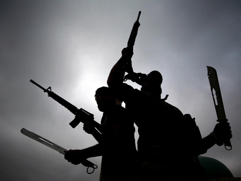 سجين لدى داعش يكشف سر إعدام مقاتلين روس