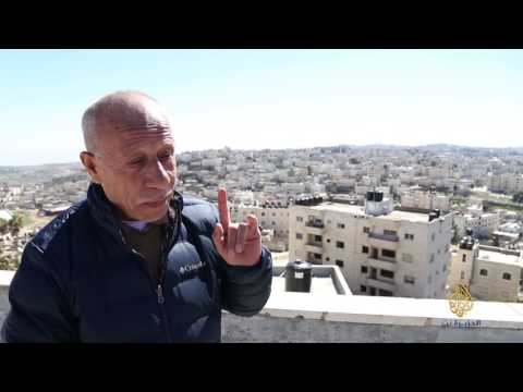 شاهد بلدة الرام قسّمها جدار الاحتلال وعزّز هجرة سكانها