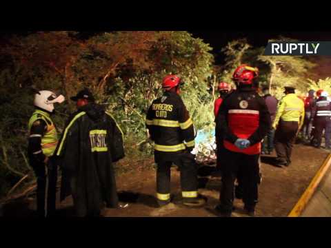 شاهد سقوط حافلة مروّع في واد قرب العاصمة كيتو