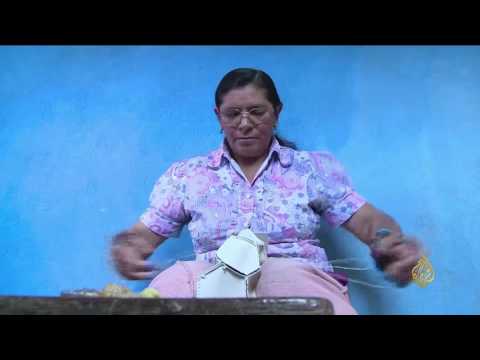 شاهد صناعة كرة القدم مصدر رزق في كولومبيا