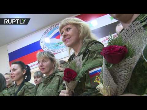 لجنود الروس يهنئون العاملات في مستشفيات حلب