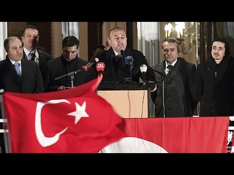 شاهد  تشاووش أوغلو يرفض دروس برلين في الديمقراطية