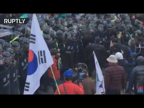 شاهد قتلى باحتجاجات على عزل رئيسة كوريا الجنوبية