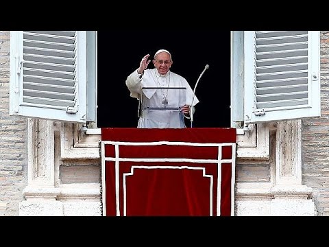 شاهد البابا فرانسيس يؤكد أنه بإمكان المتزوّجين أن يصبحوا قساوسة