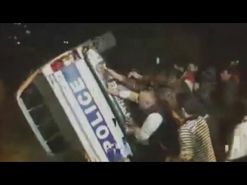 شاهد سقوط جرحى خلال اشتباكات بين الشرطة ومتظاهرين في جورجيا