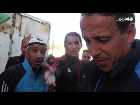 شاهد محاصرة الجماهير لآيت جودي