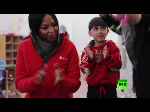 ناعومي كامبل في مخيم الزعتري لللاجئين السوريين