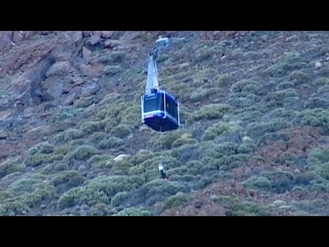 بالفيديو انقاذ عشرات السائحين على أعلى قمة جبلية في إسبانيا