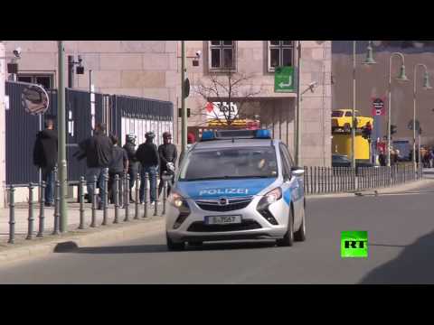 شاهد الشرطة اليونانية  تكشف طرد ملغوم لوزير ألماني