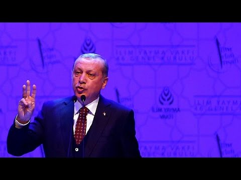 شاهد أردوغان يصف ميركل باللجوء إلى ممارسات نازية