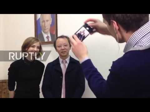 شاهد النائب في الدوما ناتاليا بوكلونسكايا تحصل على هدايا مذهلة من اليابان