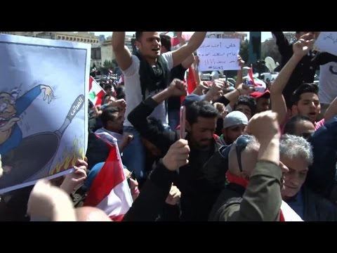شاهد تظاهرات في بيروت احتجاجًا على الاتجاه لفرض ضرائب جديدة