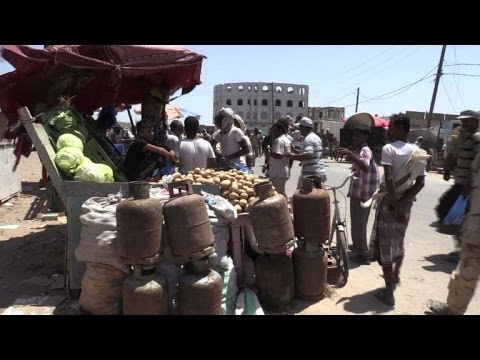 شاهد عودة الحياة لطبيعيتها في مدينة المخا الساحلية اليمنية