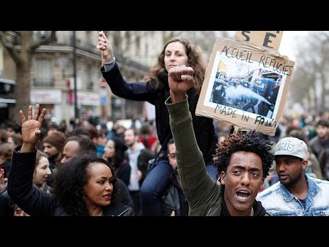 شاهد مظاهرة في باريس ضد عنف الشرطة