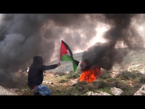 شاهد مواجهات بين فلسطينيين والجيش الاسرائيلي في الضفة الغربية