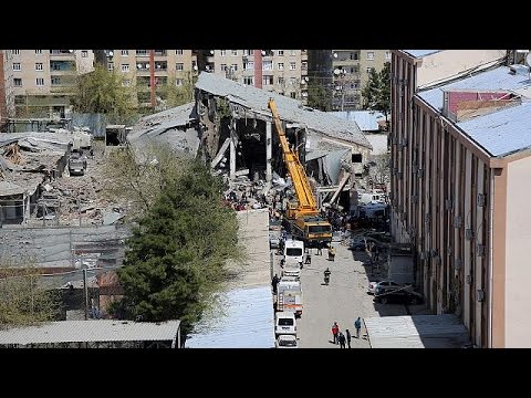 بالفيديو انفجار عَرَضِيّ في مركز للشرطة في دياربكر