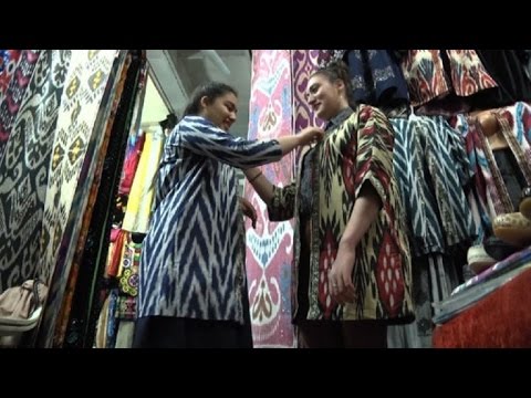 الأثواب التقليدية في مواجهة الحجاب في طاجيكستان