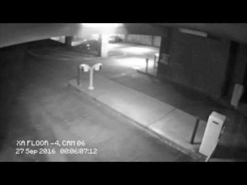 شبح فتاة مراهقة يظهر في موقف للسيارات