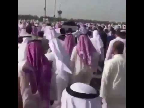 شاهد أهالي الكويت يشيعون جنازة شاب مصري