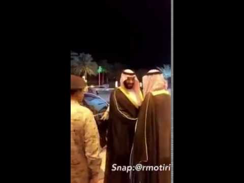 شاهد تواضع الأمير محمد بن سلمان في حفلة تخريج الضباط
