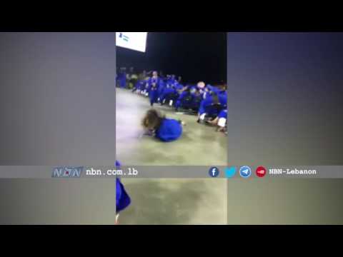 شاهد شاب يضع نفسه في موقف محرج لحظة تخرجه
