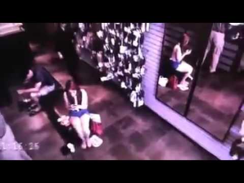 لقطات مخيفة لرجل ليس له انعكاسًا في المرآة