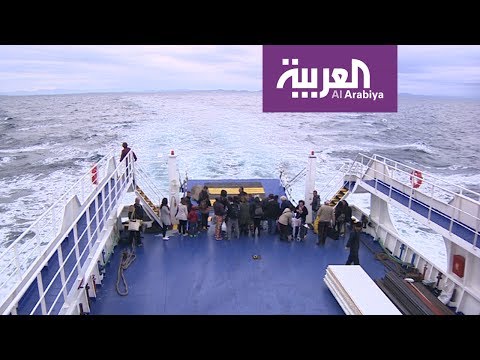 شاهد لاجئون بانتظار تذكرة عبور
