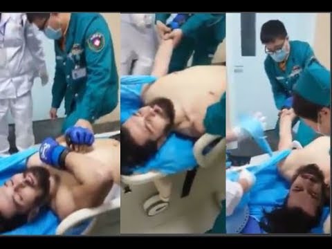 شاهد طبيب صيني يرجع كتف لاعب بدون عملية