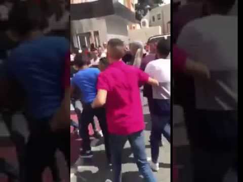شاهد لحظة نقل شاب بعد إصابته بجروح خطيرة في القدس المحتلة