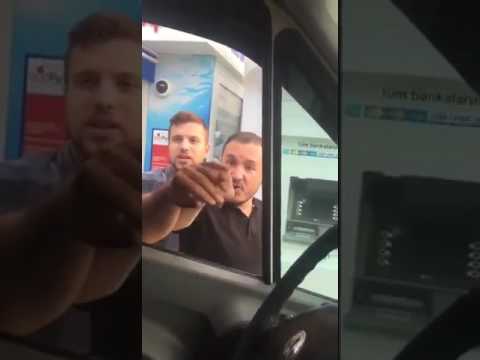 لحظة هجوم شاب تركي على مواطن سعودي وعائلته