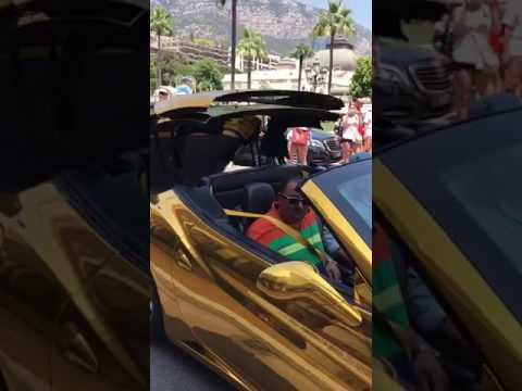 شاهد رد فعل المارة في فرنسا لحظة رؤيتهم سيارة مذهبة