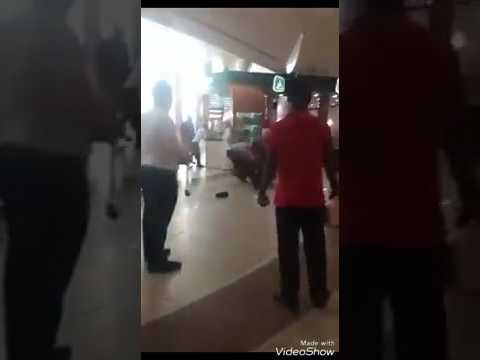 شاهد مركز تجاري في السعودية يتحول إلى ساحة معركة