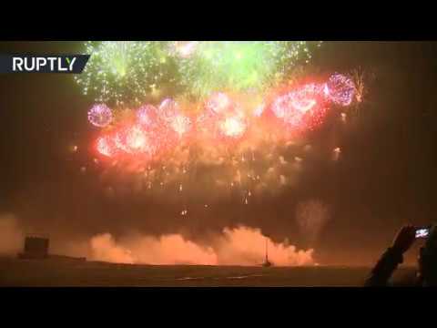 شاهد الألعاب النارية الملونة بمناسبة انطلاق منتدى الجيش2017