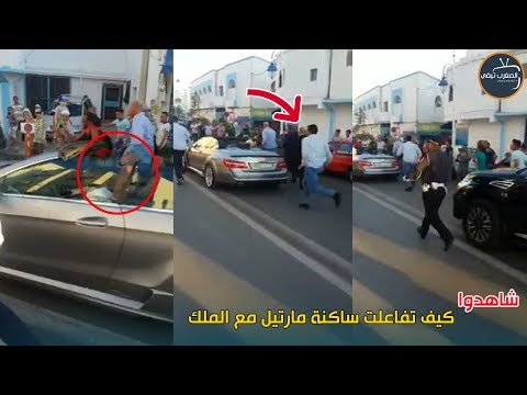 شاهد تجمع الناس على الملك السادس أثناء مروره بسيارته في مارتيل