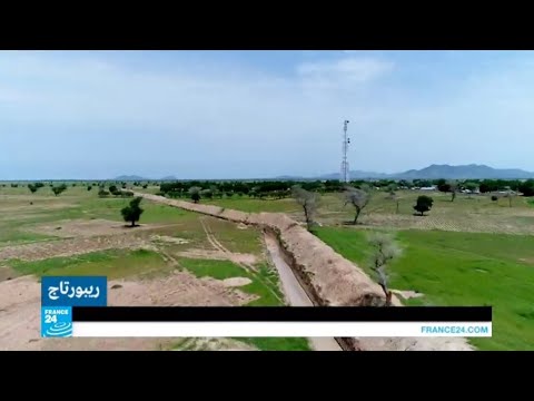 شاهد الجيش الكاميروني يحفر خندقًا لمنع تسلل مقاتلي بوكو حرام