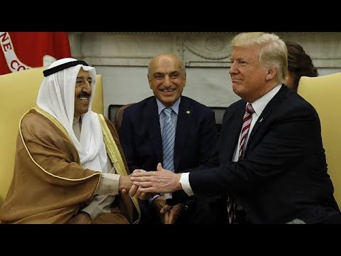 ترامب يبحث مع أمير الكويت سبل حل الأزمة الخليجية