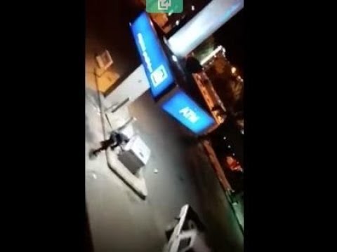 شاهد لحظة سرقة لصوص لصراف آلي في السعودية