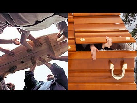 شيء صادم يواجه مشيعي جنازة أحد الأشخاص