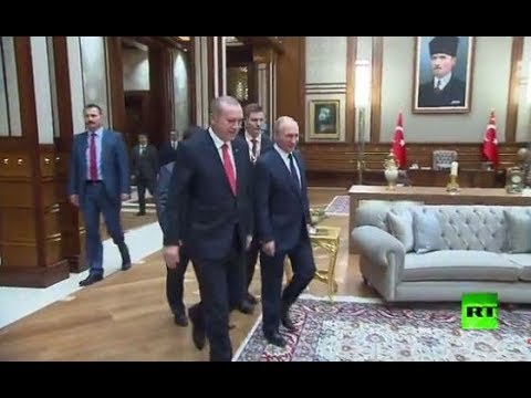 لحظة وصول الرئيس الروسي بوتين الى القصر الرئاسي في أنقرة