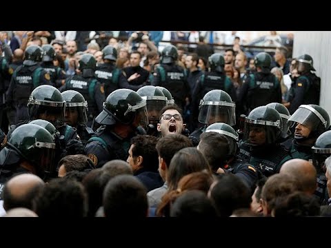 إصابة العشرات في اشتباكات مع مؤيدي الاستفتاء في كتالونيا