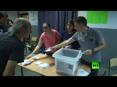 شاهد بَدء عملية فرز الأصوات في استفتاء كتالونيا