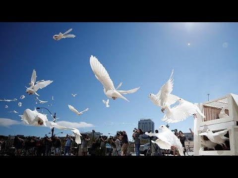 بنس يزور لاس فيغاس المكلومة