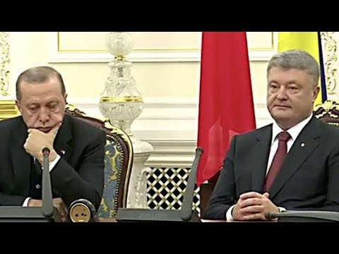 شاهد أردوغان يصارع النعاس بصعوبة خلال مؤتمر صحافي مع نظيره الأوكراني بوروشينكو