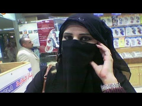 بائع يساعد فقيرة بطريقة ابكت الملايين