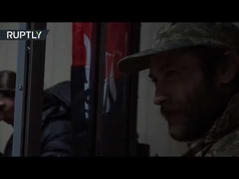 شاهد النازيون الجدد في أوكرانيا يحطمون قاعة محكمة