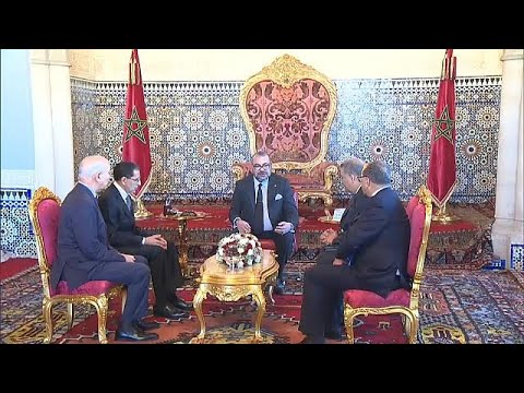 شاهد العاهل المغربي يقيل وزراء ومسؤولين
